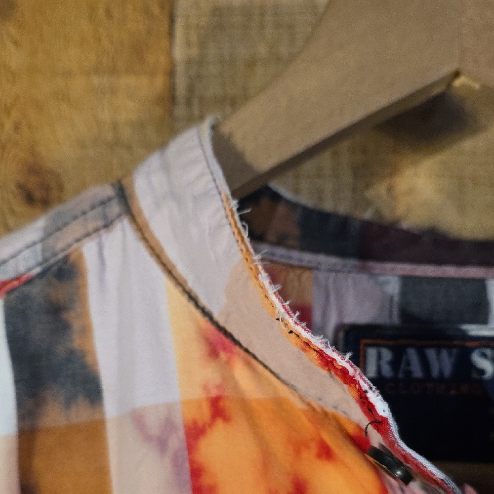 HOLDING - - Upcycled Deadpool - Picture 9 of 9